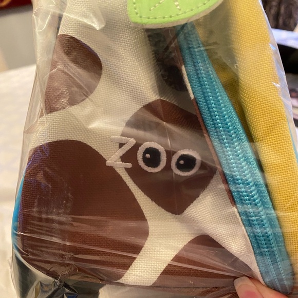 Skip*Hop Zoo Kids Rolling Luggage and lunch box - Picture 5 of 5